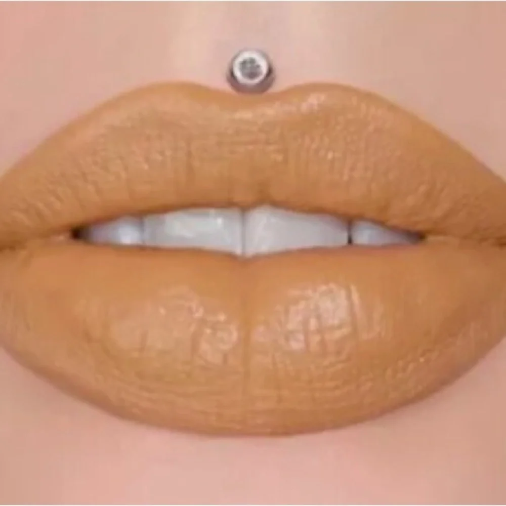 Jeffree Star GardeningHoe Velvet Trap Lipstick